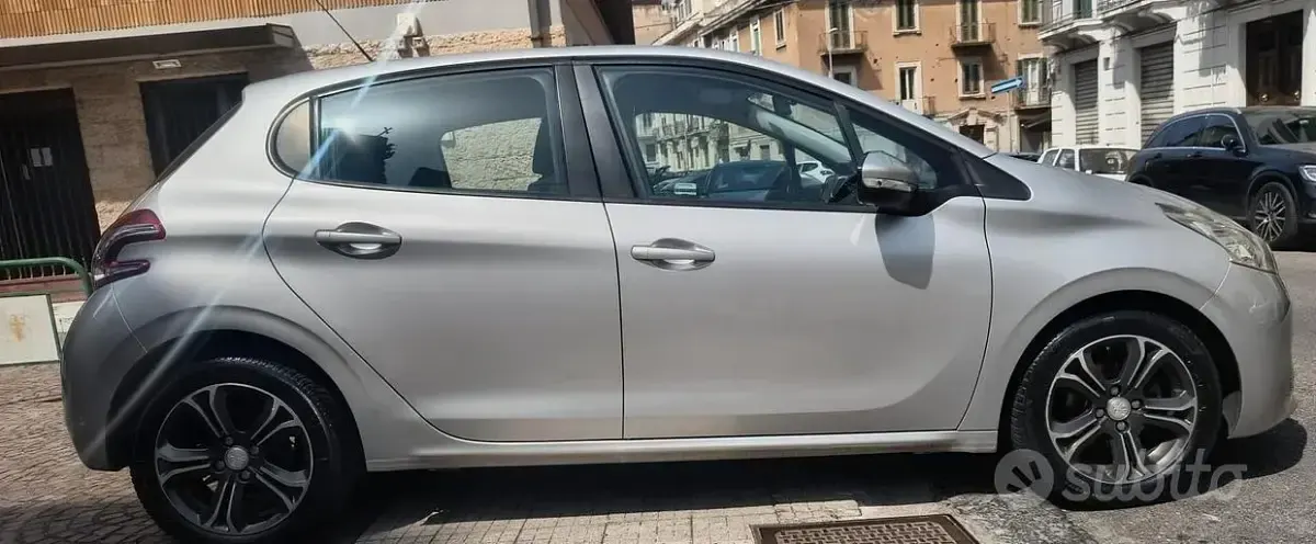 Usata Peugeot 208 Access 95 CV (69 kW) 2014 Grigio Utilitaria