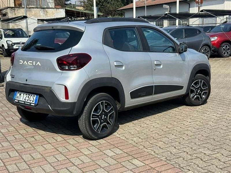 Usata Dacia Spring Comfort 33 kW (45 CV) 2023 Grigio chiaro Utilitaria
