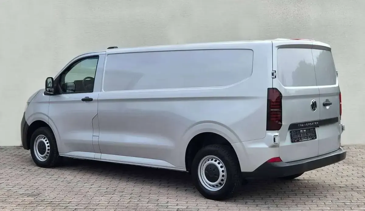 Usata VW T7 110 CV (80 kW) 2025 Argento Furgone
