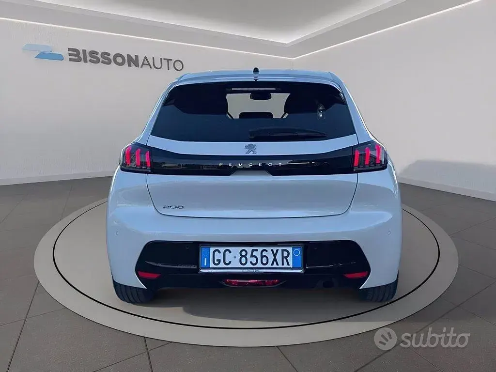 Usata Peugeot 208 Allure 102 CV (75 kW) 2021 Bianco perla Utilitaria