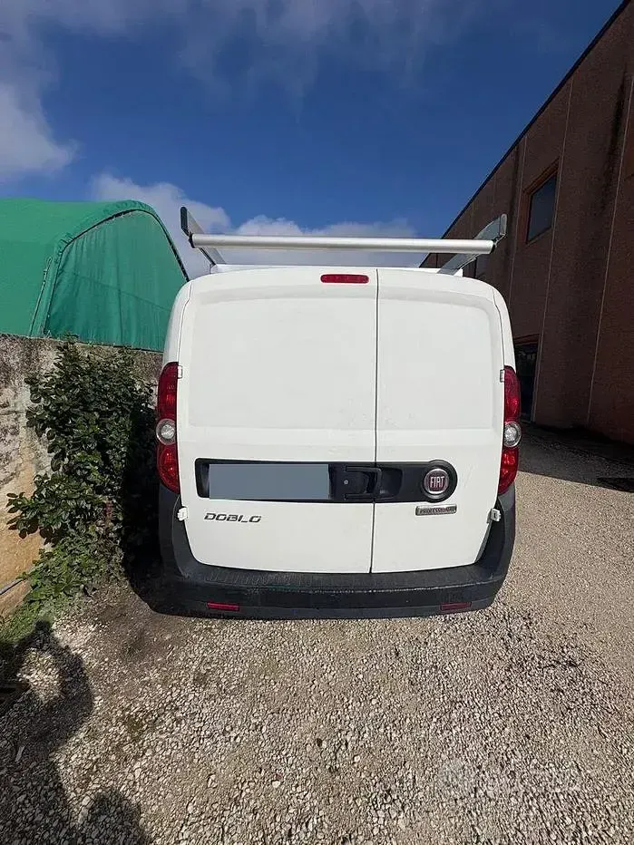 Usata Fiat Doblò Lounge 95 CV (69 kW) 2020 Bianco Monovolume