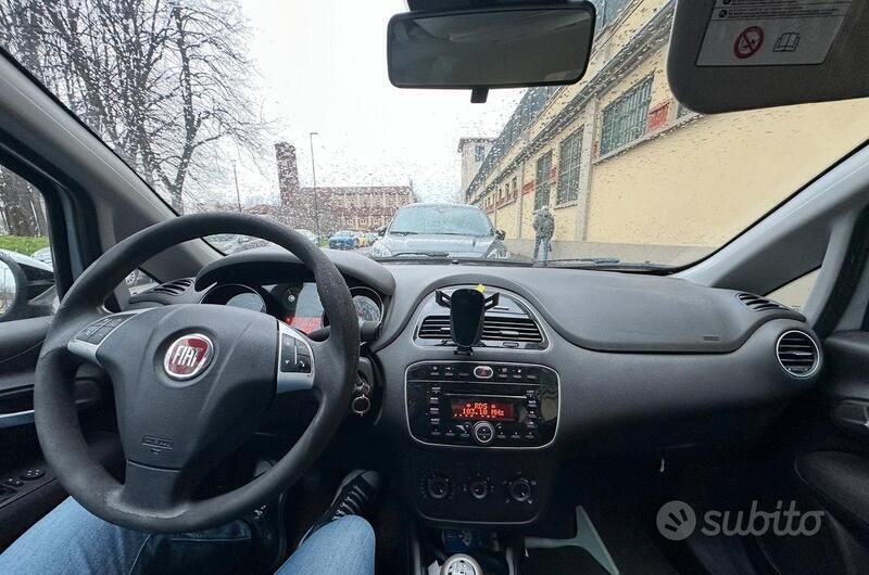 Usata Fiat Grande Punto Lounge 77 CV (56 kW) 2012 Grigio Utilitaria