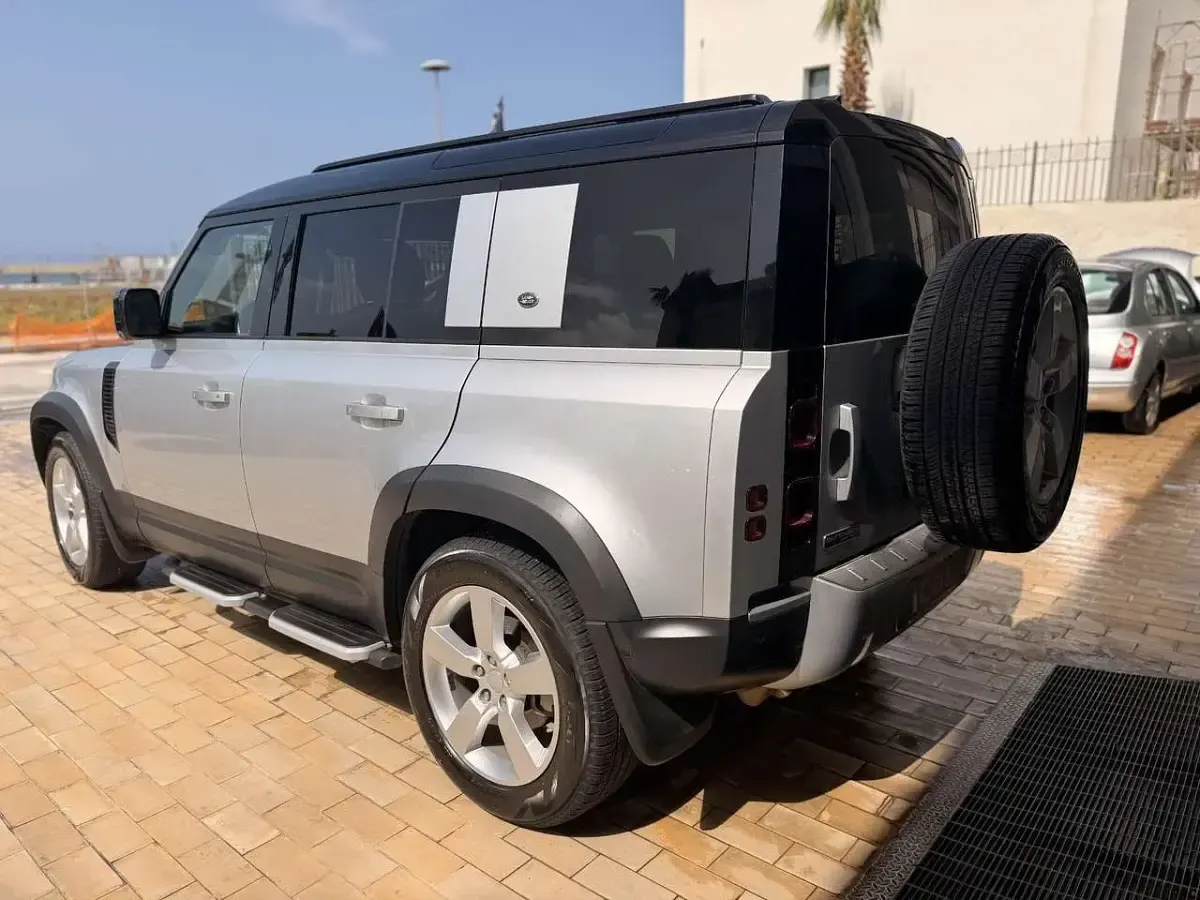 Usata Land Rover Defender First Edition 241 CV (177 kW) 2021 Argento SUV