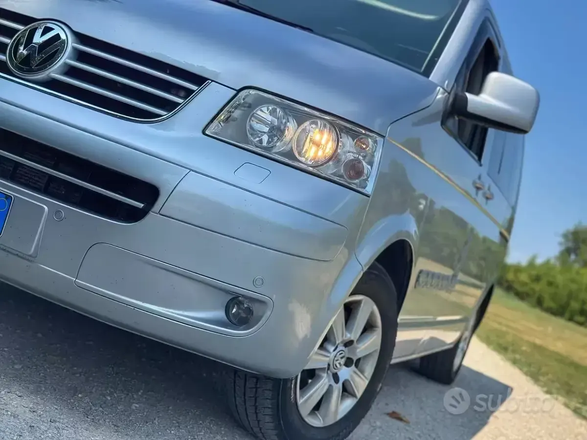 Usata VW Multivan 174 CV (127 kW) 2007 Grigio Monovolume