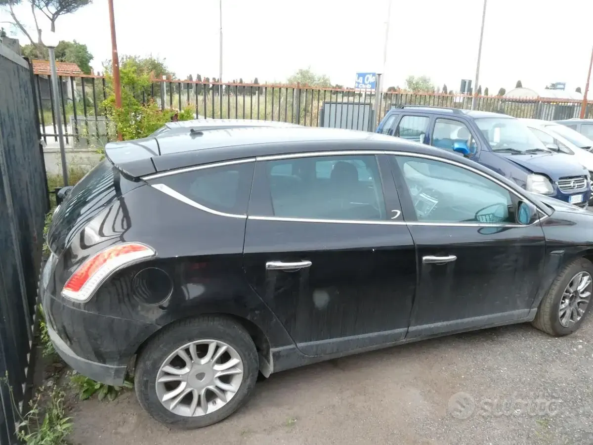 Gebraucht Lancia Delta 120 PS (88 kW) 2012 Schwarz Kleinwagen