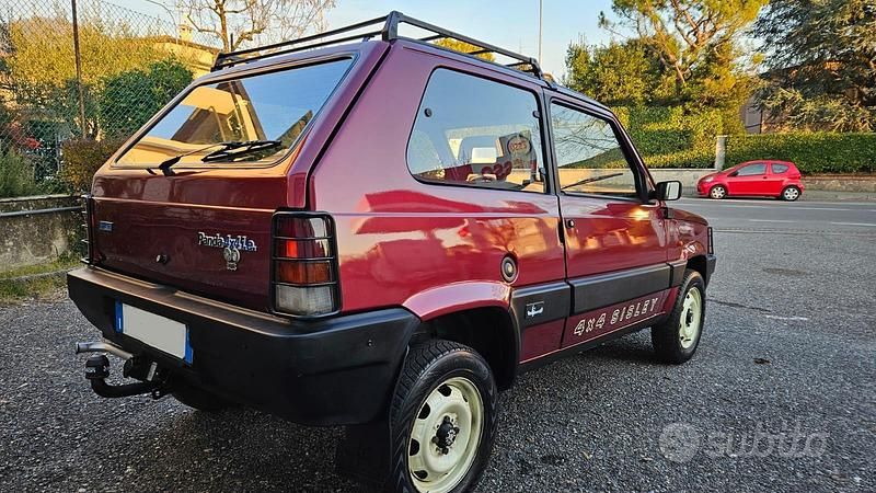 Usata Fiat Panda 4x4 45 CV (33 kW) 1991 Rosso Utilitaria