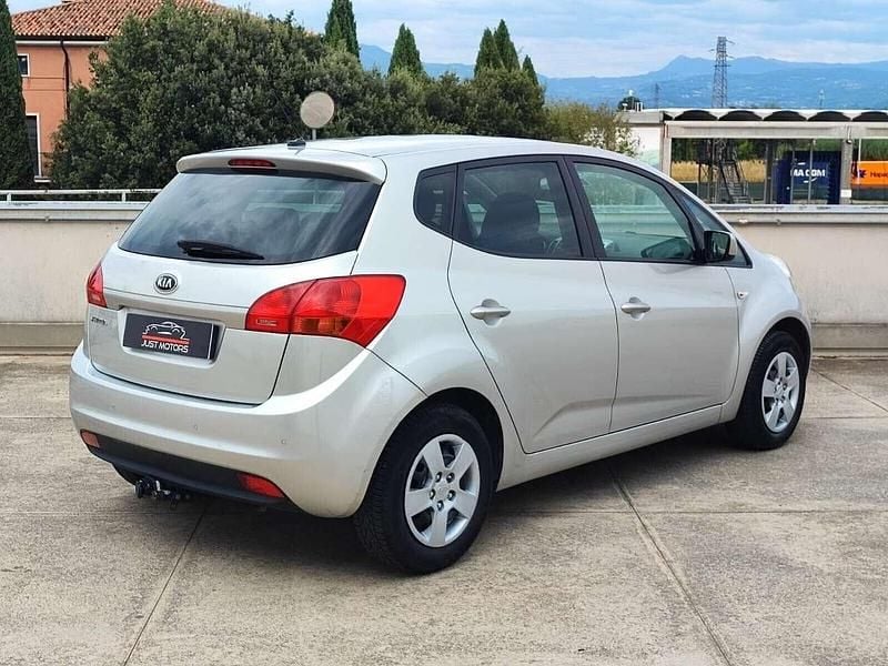 Usata Kia Venga 90 CV (66 kW) 2012 Argento Utilitaria