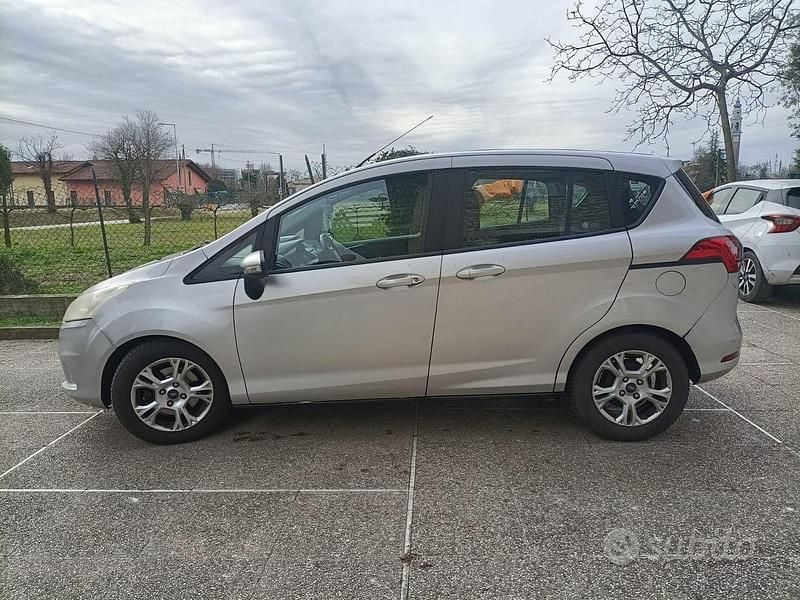 Grigio Usata 2013 Ford B-MAX Monovolume | 4000 € - Immagine 1/4