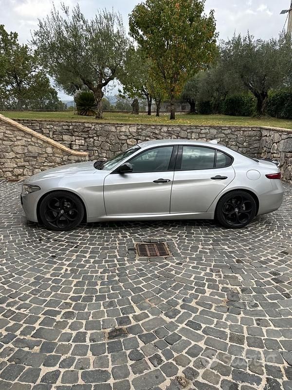 Grigio Usata 2017 Alfa Romeo Giulia Tre volumi | 17.000 € - Immagine 1/4