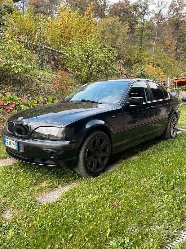 Usata BMW 330 Efficient Dynamics 260 CV (191 kW) 2002 Nero Berlina