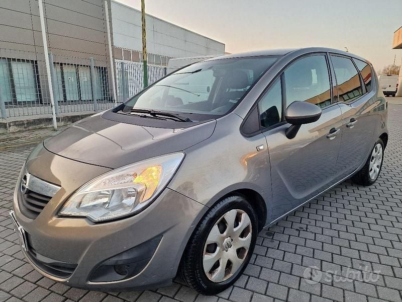 Usata Opel Meriva 120 CV (88 kW) 2013 Grigio Monovolume