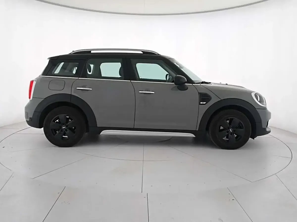 Usata Mini Cooper D Countryman Business 150 CV (110 kW) 2017 Moonwalk grey SUV