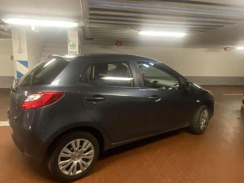 Usata Mazda 2 75 CV (55 kW) 2009 Grigio Utilitaria