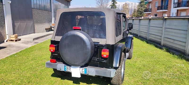 Usata Jeep Wrangler Sahara 177 CV (130 kW) 2003 Nero SUV