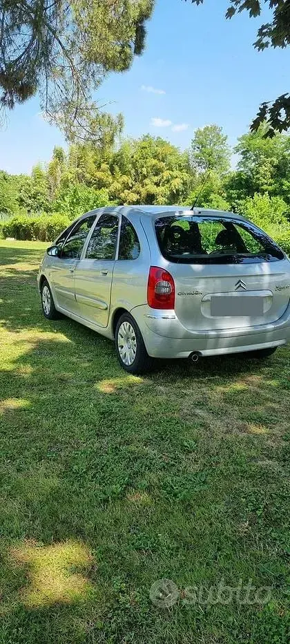 Usata Citroën Xsara Picasso 109 CV (80 kW) 2009 Grigio Monovolume