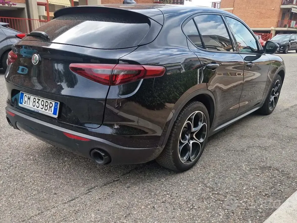 Usata Alfa Romeo Stelvio Sprint 190 CV (139 kW) 2022 Nero SUV