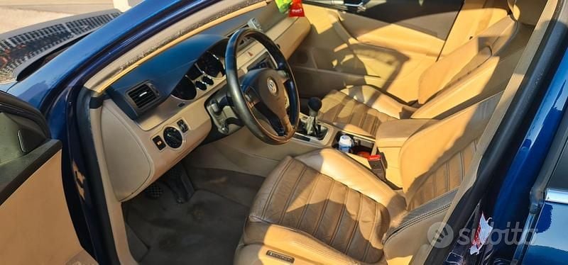 Usata VW Passat Highline 140 CV (102 kW) 2005 Blu Berlina