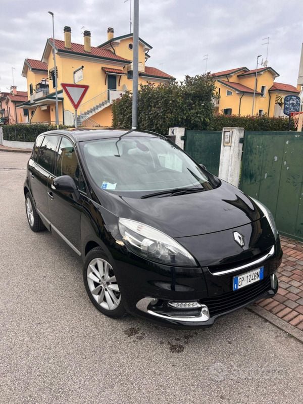 Usata Renault Scénic III 110 CV (80 kW) 2012 Nero Monovolume