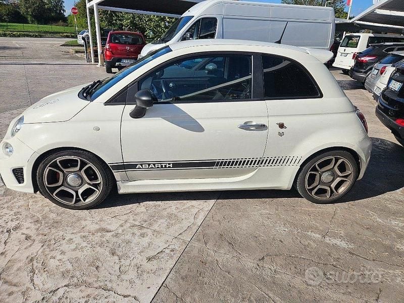 Usata Abarth 500 Custom 135 CV (99 kW) 2015 Bianco pastello Utilitaria