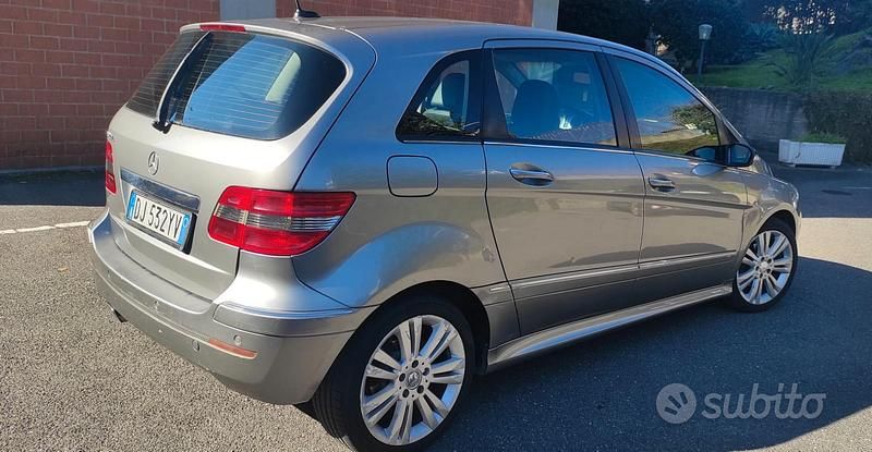 Usata Mercedes B200 2007 Grigio Monovolume