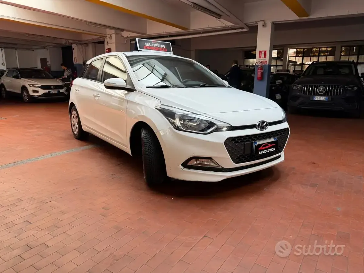 Usata Hyundai i20 75 CV (55 kW) 2018 Bianco Berlina