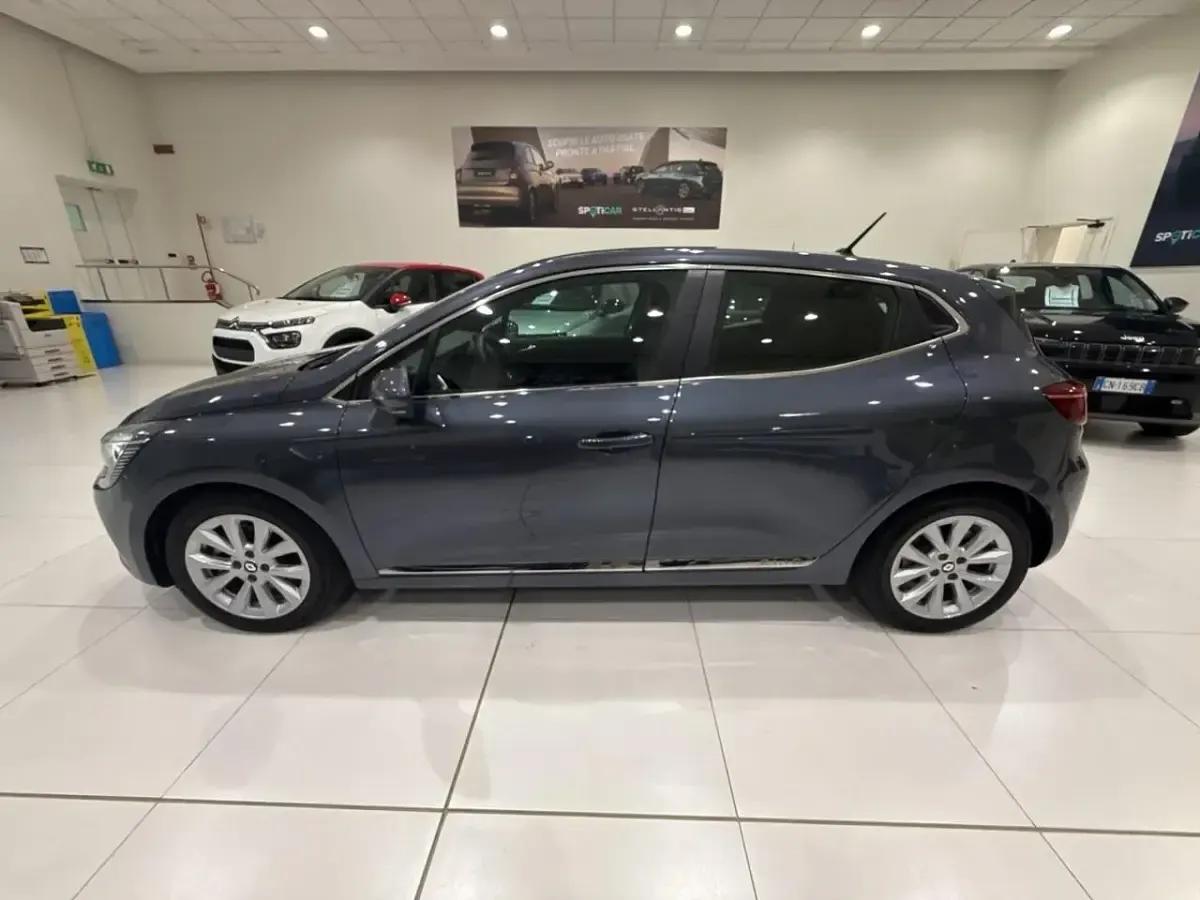 Usata Renault Clio Techno 140 CV (102 kW) 2022 Grigio Utilitaria