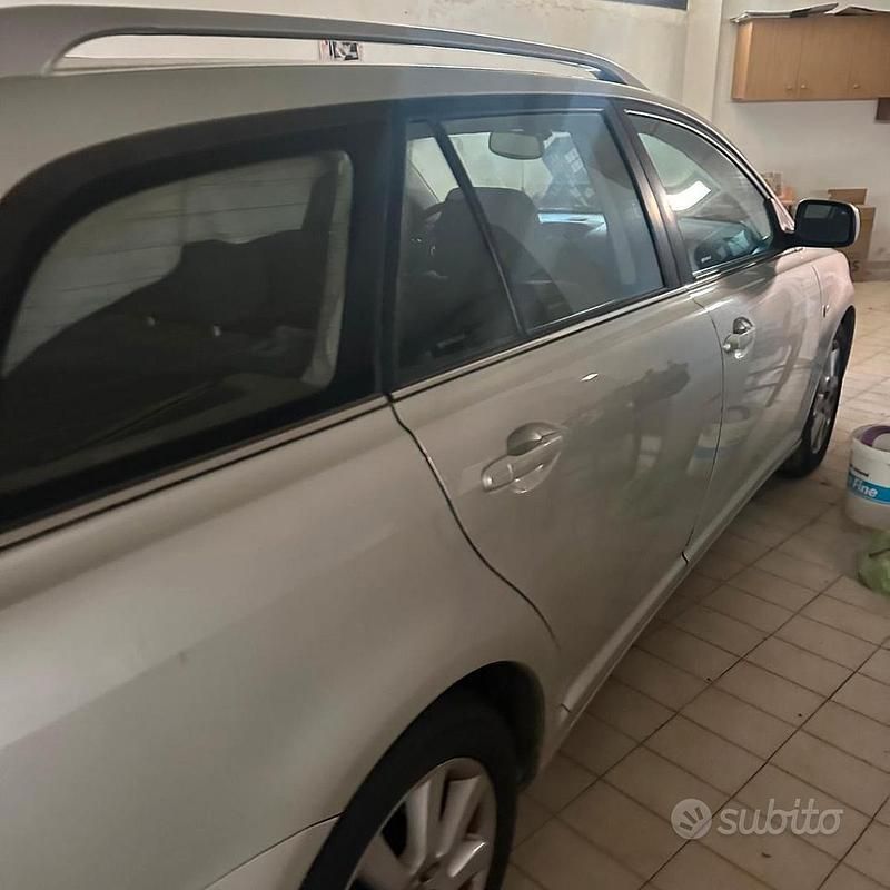 Usata Toyota Avensis 147 CV (108 kW) 2004 Station wagon