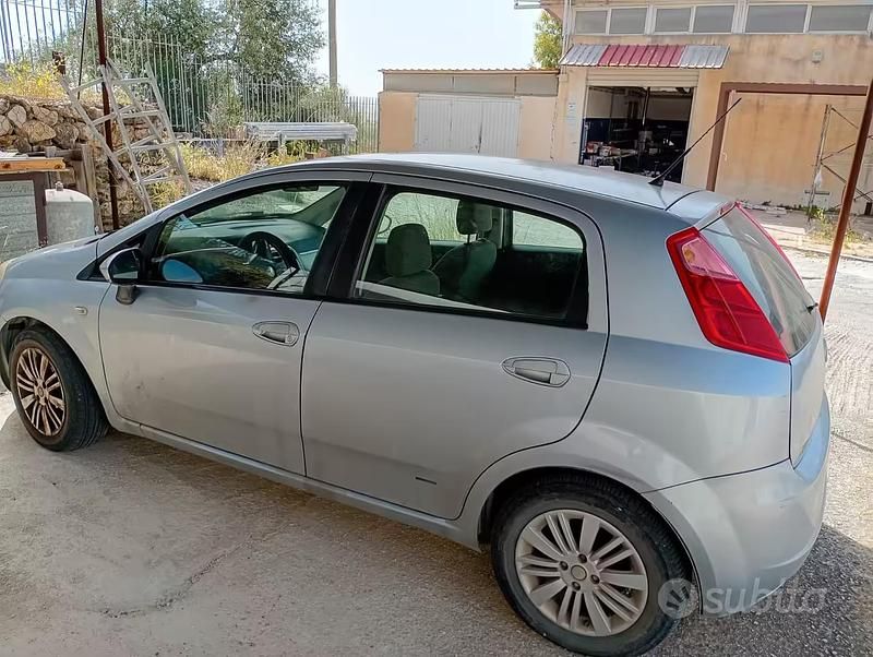 Usata Fiat Grande Punto 75 CV (55 kW) 2006 Utilitaria