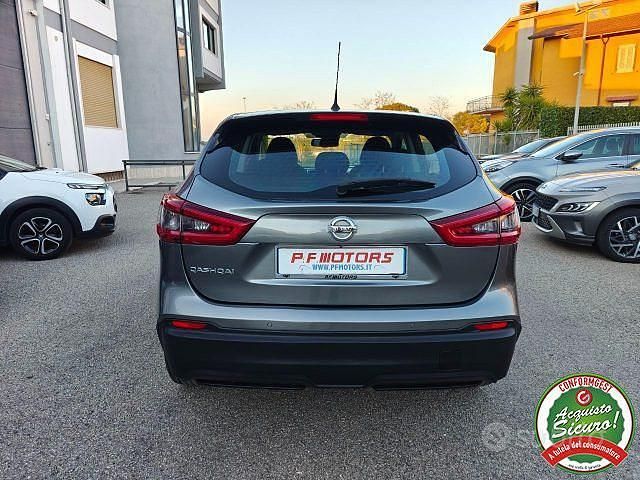 Usata Nissan Qashqai Acenta 115 CV (84 kW) 2018 Grigio SUV