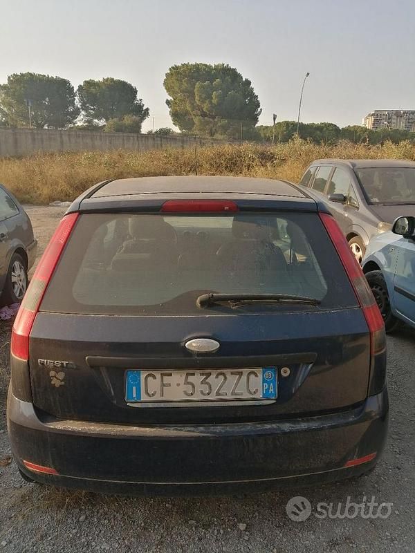 Usata Ford Fiesta 75 CV (55 kW) 2003 Blu Utilitaria