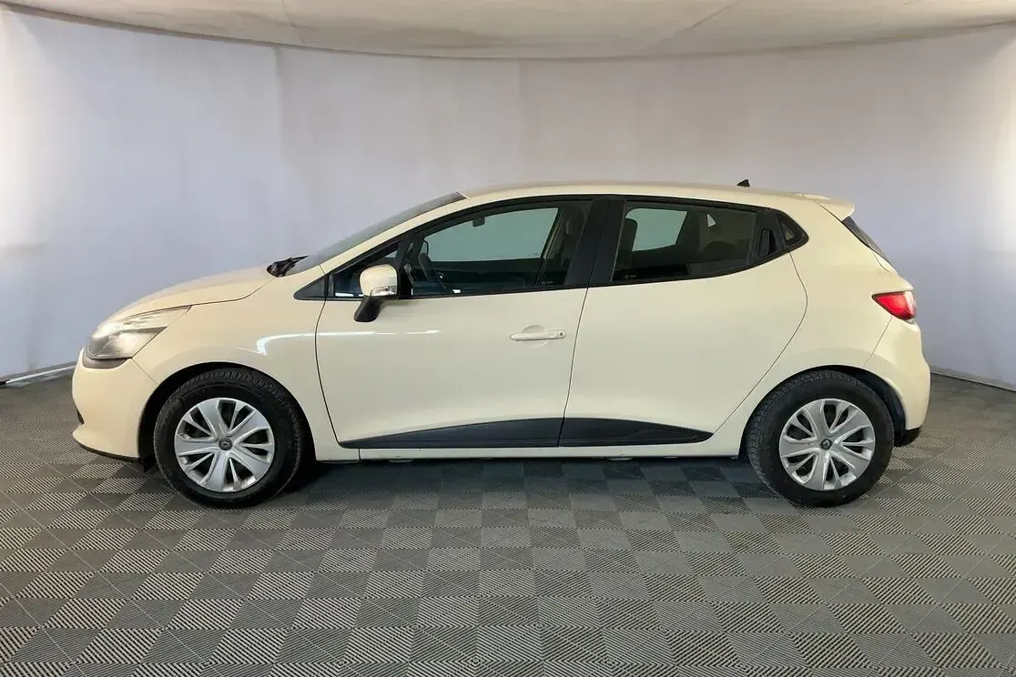Usado Renault Clio IV Life 75 CV (55 kW) 2015 Beige Berlina