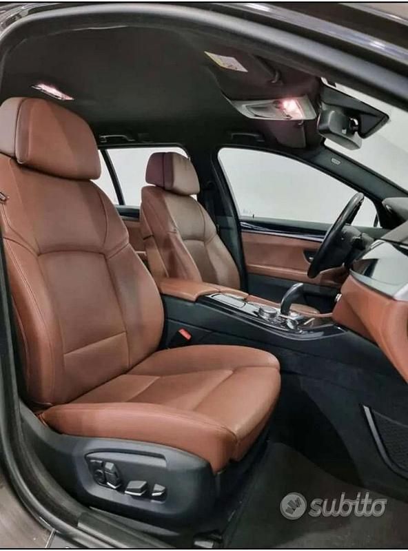 Usata BMW 530 Luxury Line 249 CV (183 kW) 2016 Marrone Station wagon