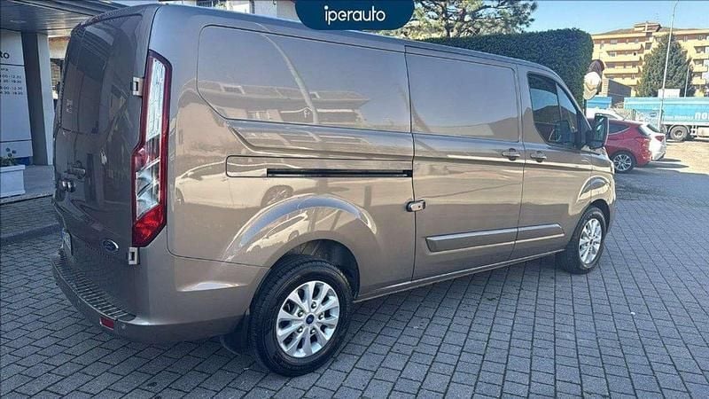 Usata Ford Transit Custom Titanium 131 CV (96 kW) 2023 Beige metallizzato Furgone