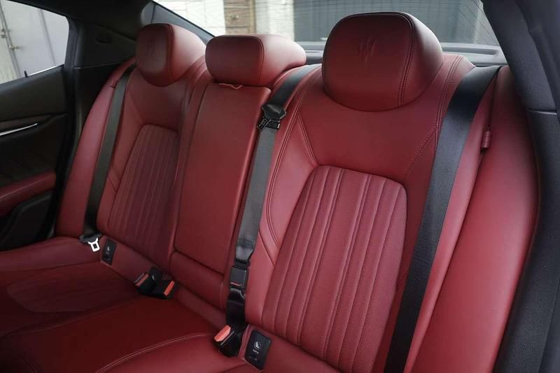 Usata Maserati Ghibli GranLusso 275 CV (202 kW) 2020 Argento Berlina