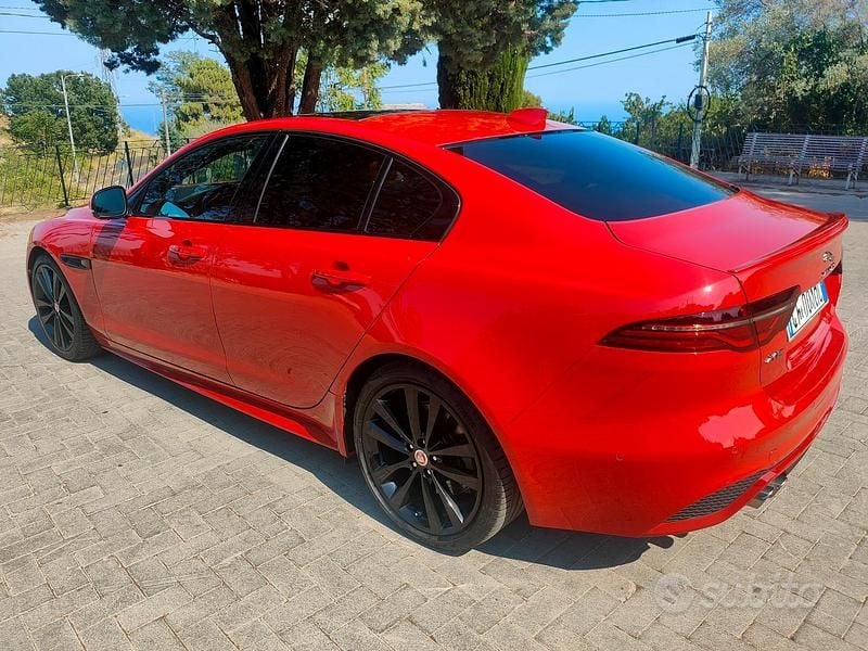 Usata Jaguar XE R-Dynamic 180 CV (132 kW) 2020 Rosso Berlina