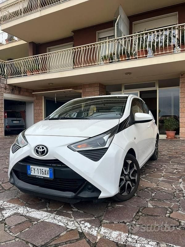 Usata Toyota Aygo Cool 72 CV (52 kW) 2019 Bianco Utilitaria