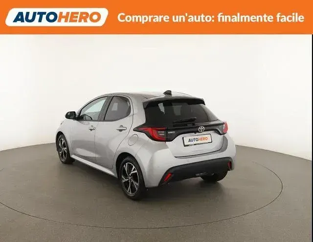 Nuova Toyota Yaris Hybrid Trend 92 CV (67 kW) 2025 Grigio Berlina