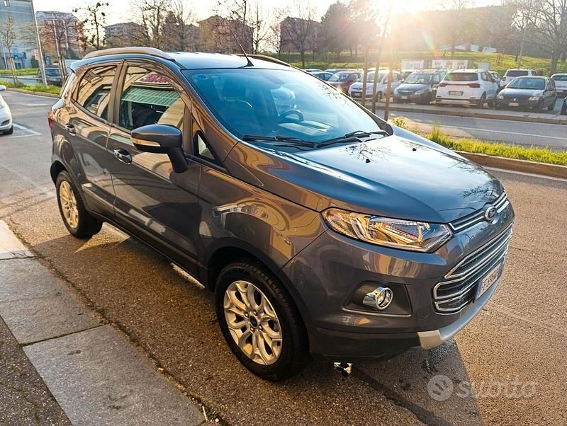 Usado Ford Ecosport Titanium 125 CV (91 kW) 2016 Gris SUV