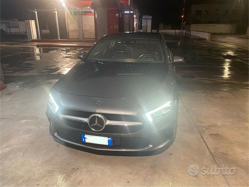 Grigio Usata 2019 Mercedes A180 Business Tre volumi | 22.500 € (Molto cara) - Immagine 1/4