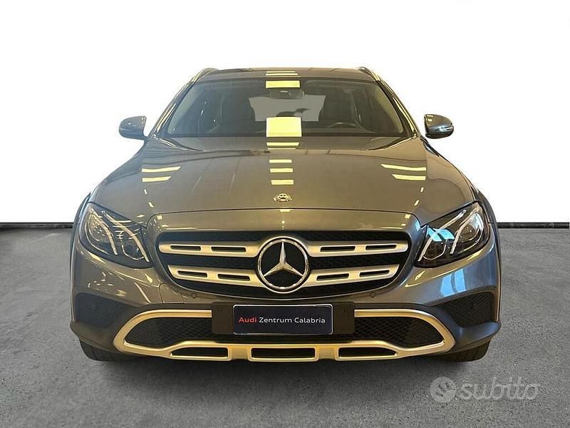Usata Mercedes E220 Premium 194 CV (142 kW) 2017 Grigio Station wagon