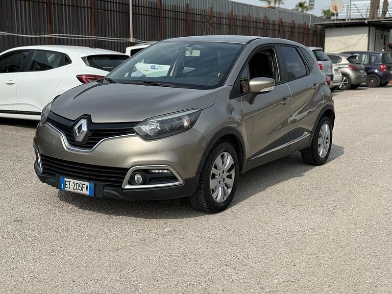 Usata Renault Captur 90 CV (66 kW) 2014 Oro SUV