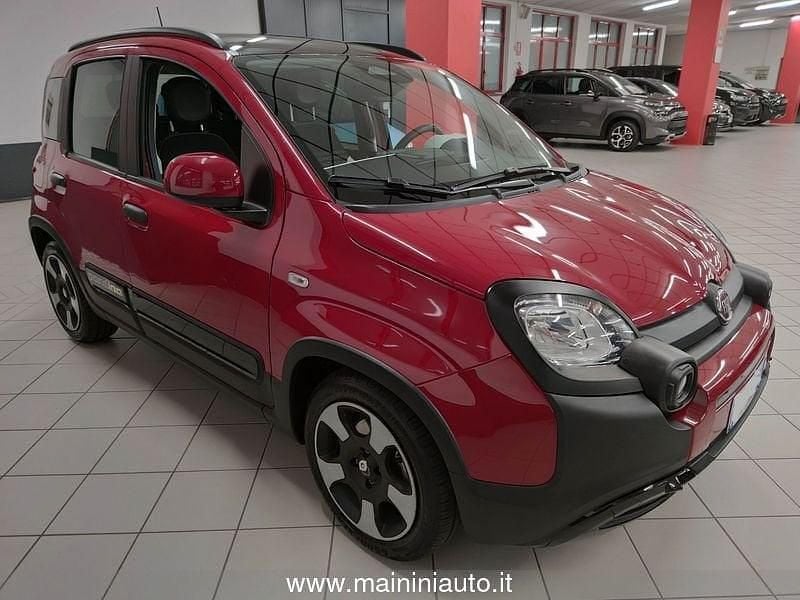 Usata Fiat Panda Cross Cross Plus 69 CV (50 kW) 2024 Rosso Utilitaria