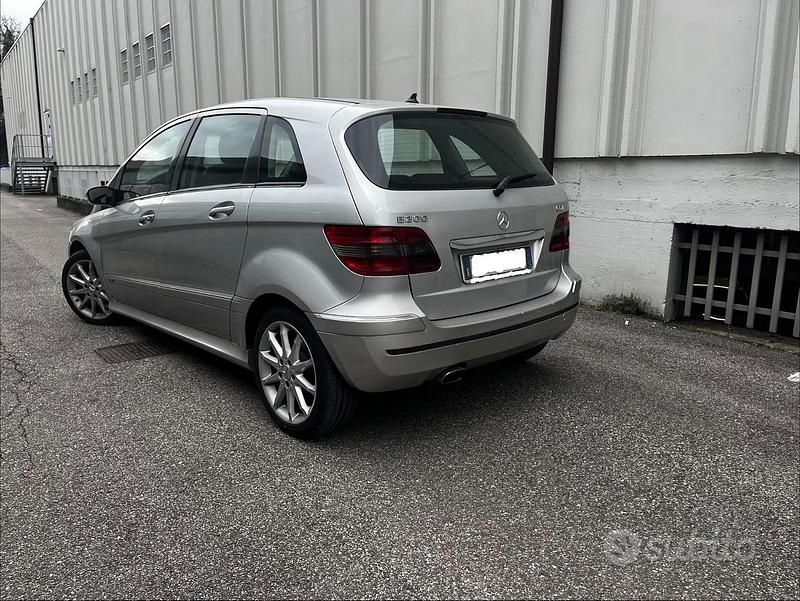 Usata Mercedes B200 140 CV (102 kW) 2006 Grigio Monovolume