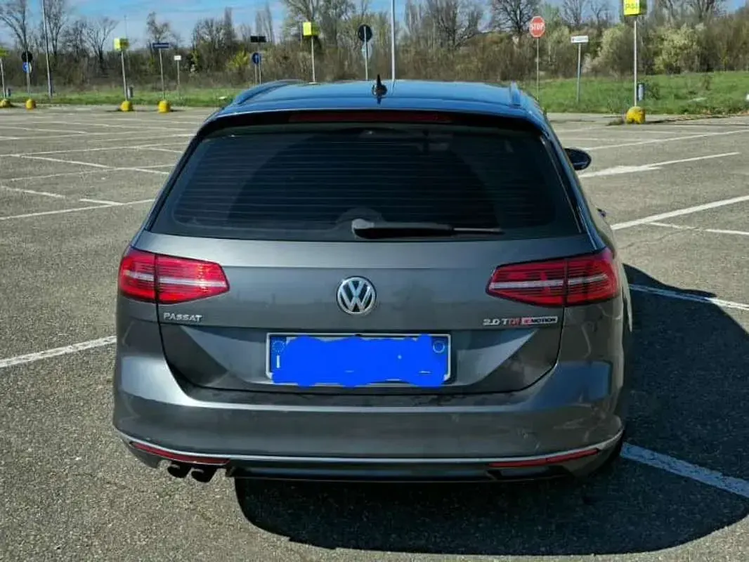 Usata VW Passat Highline 190 CV (139 kW) 2015 Grigio Station wagon