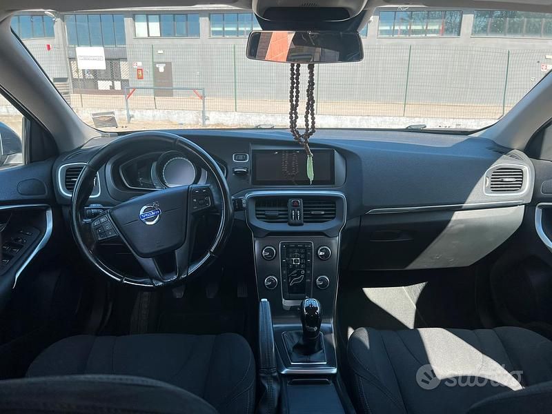 Usata Volvo V40 Kinetic 2014 Blu Berlina