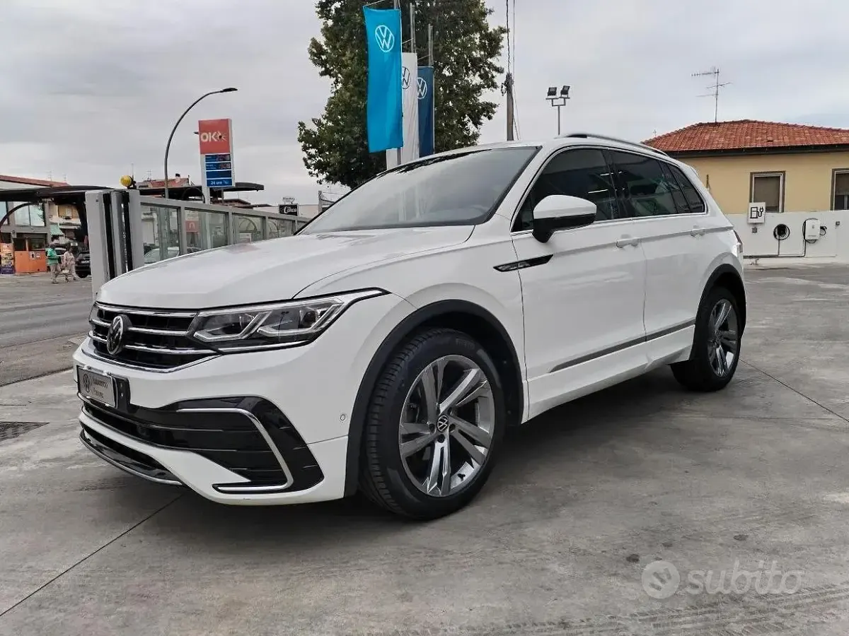 Usata VW Tiguan R-line 150 CV (110 kW) 2023 Pure white SUV