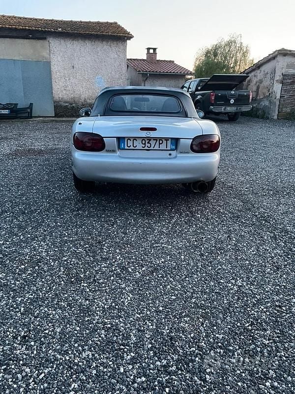 Usata Mazda MX5 110 CV (80 kW) 2002 Cabrio