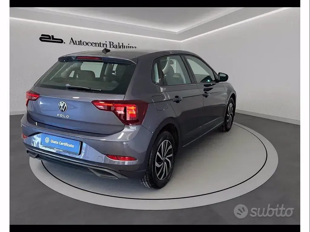 Usata VW Polo Life 95 CV (69 kW) 2023 Grigio Utilitaria