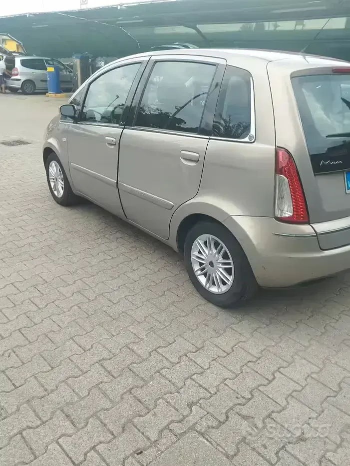 Usata Lancia Musa 77 CV (56 kW) 2009 Monovolume