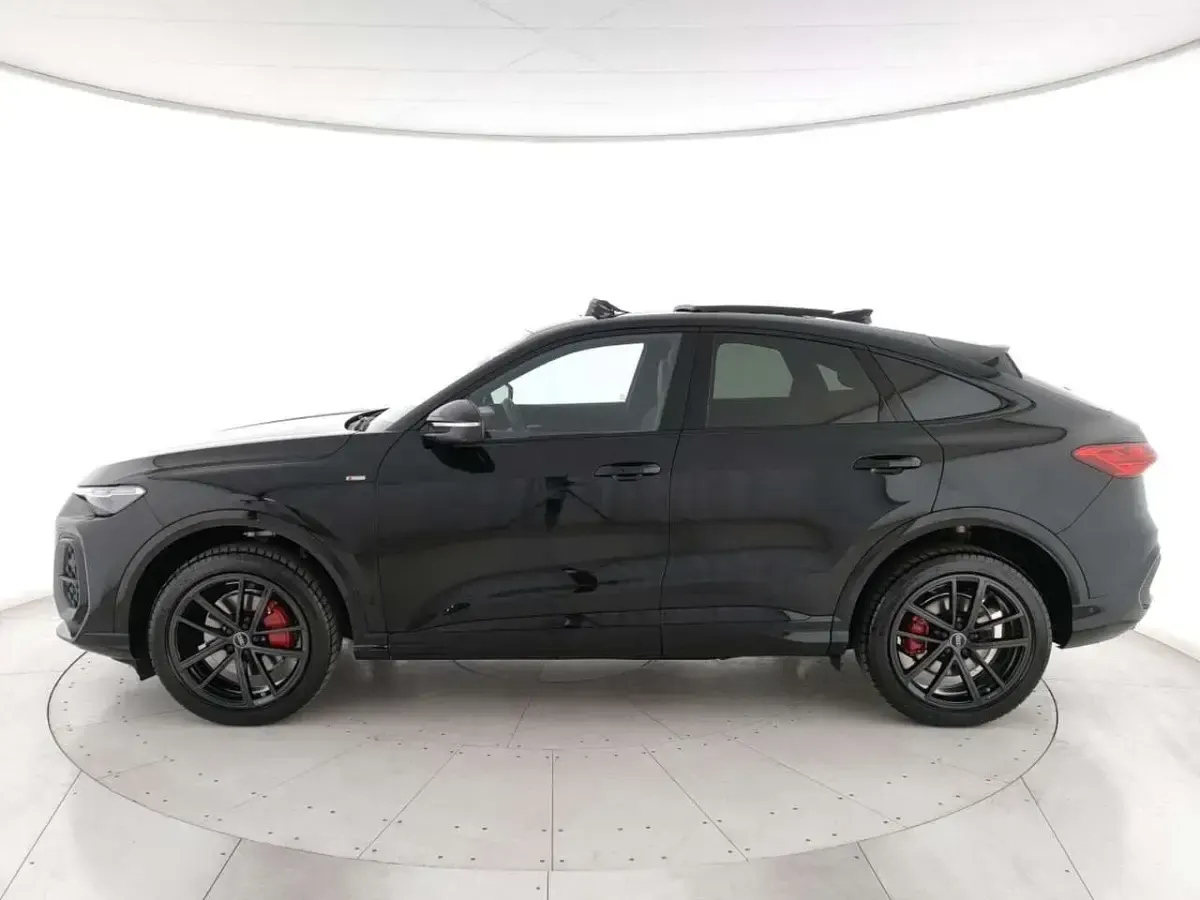 Nuova Audi Q5 Sportback Ambiente 204 CV (150 kW) 2026 Nero mythos SUV